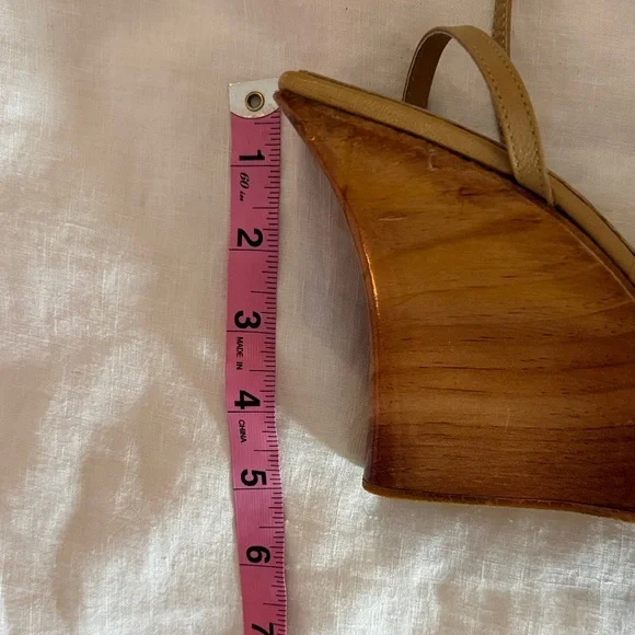 GUESS Y2K Tan Wedge Wood Sandals - Sleek Strappy Design size 7 - Picture 6 of 7